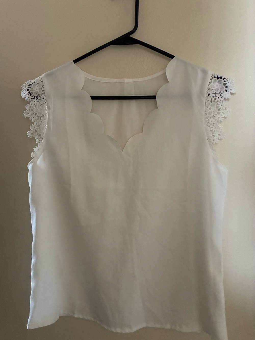 Women's White Lace Sleeve Scalloped Neck Shell